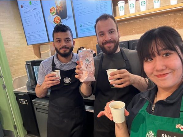 スタバで働く様子